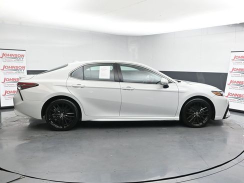 Used 2023 Toyota Camry XSE image 9