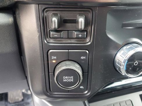 New 2026 Ford F250 Lariat w/ Black Appearance Package image 31