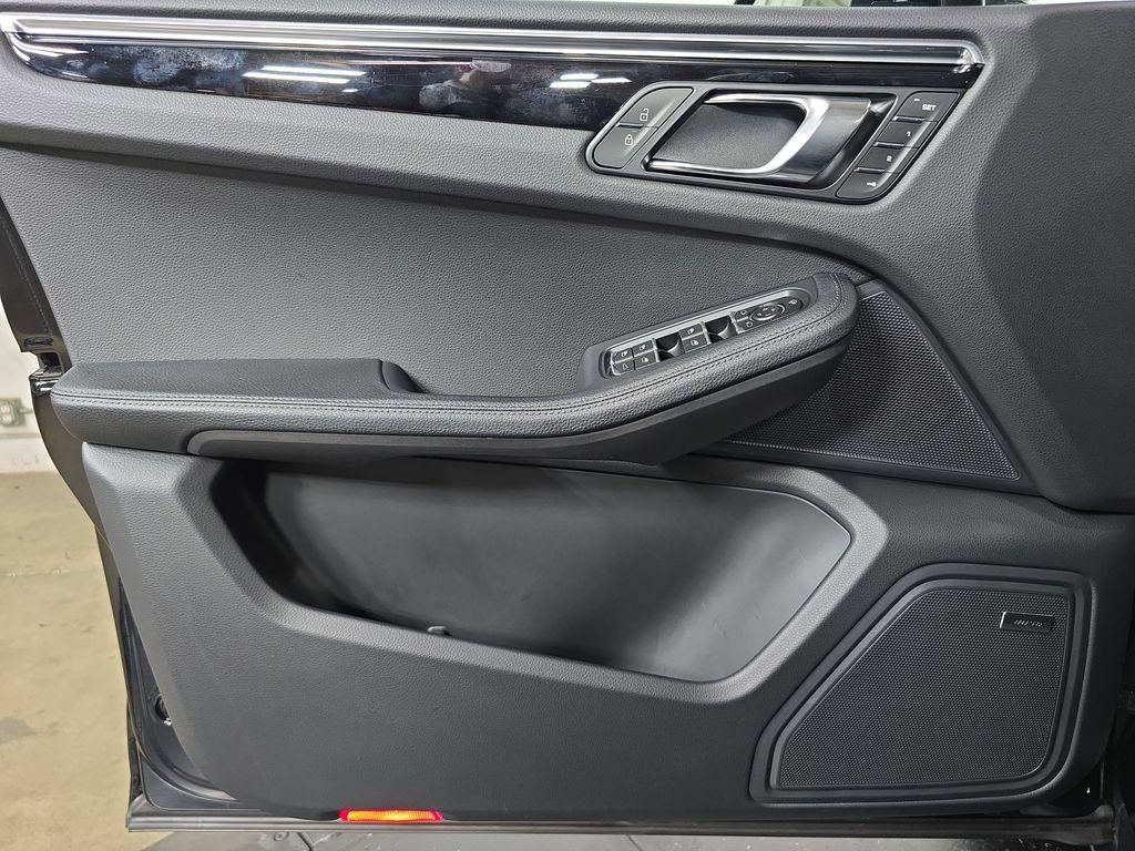 Certified 2026 Porsche Macan AWD/4WD image 22