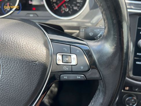 Used 2018 Volkswagen Tiguan SE FWD image 25