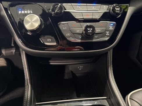 New 2026 Chrysler Pacifica Limited w/ S Appearance Package image 9