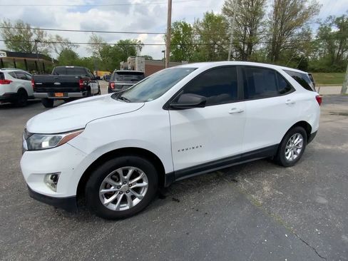Used 2018 Chevrolet Equinox LS FWD image 4