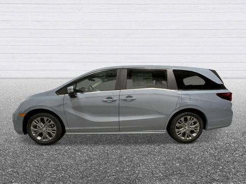 New 2026 Honda Odyssey Touring image 2