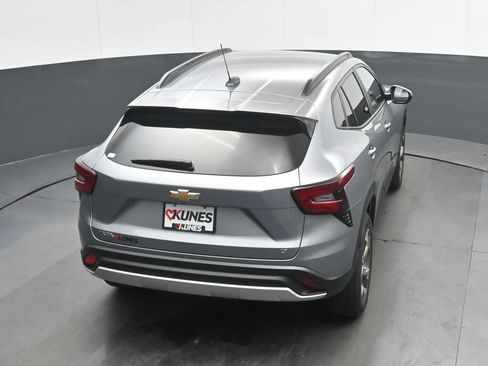 Used 2025 Chevrolet Trax LT FWD image 29