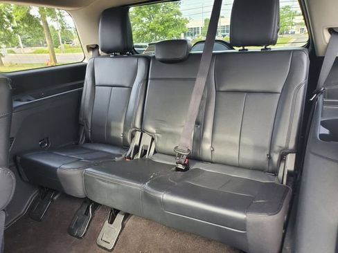Used 2023 Ford Expedition XLT AWD/4WD image 32
