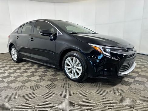 Used 2026 Toyota Corolla XLE image 2