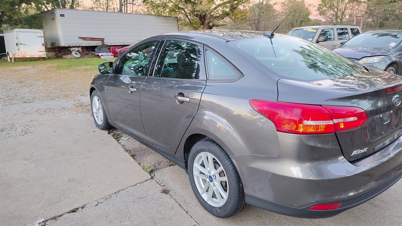 Used 2018 Ford Focus SE FWD image 4