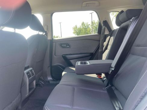 Used 2023 Nissan Rogue S AWD/4WD image 9