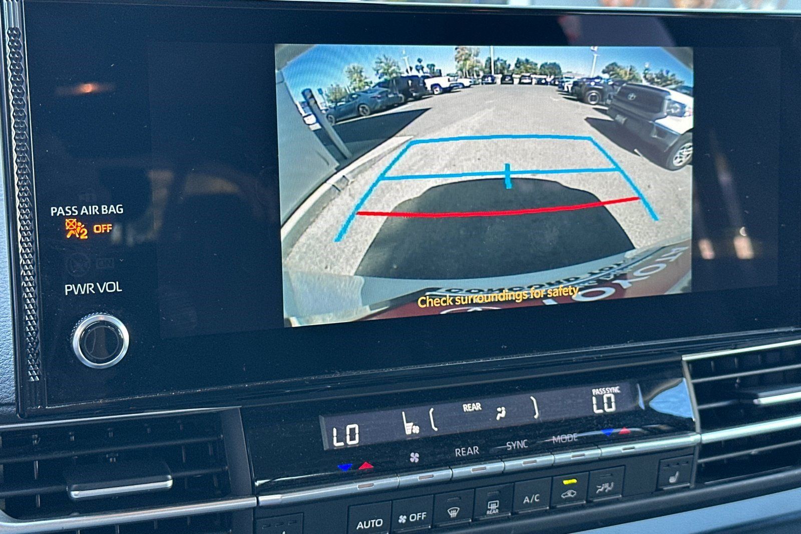 Used 2026 Toyota Sienna XLE FWD image 19