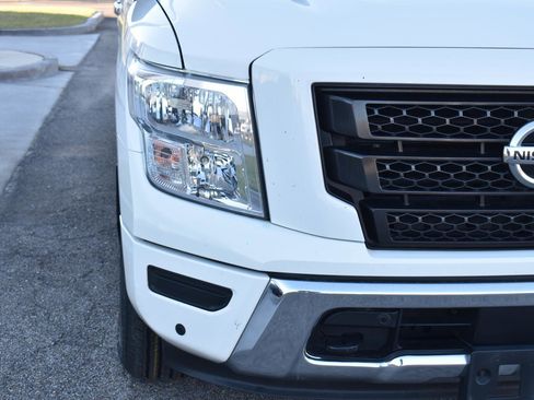 Used 2021 Nissan Titan SV w/ SV Convenience Package image 21