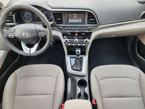 Used 2020 Hyundai Elantra SE FWD image 24