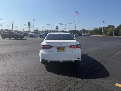 Used 2021 Toyota Camry SE FWD image 2