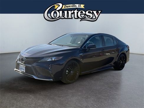 Used 2021 Toyota Camry XSE image 1