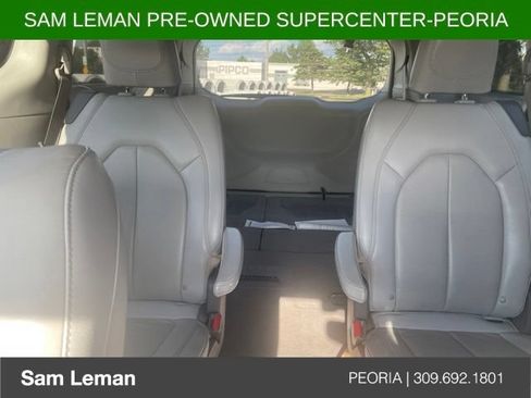 Used 2020 Chrysler Pacifica Touring-L FWD image 7