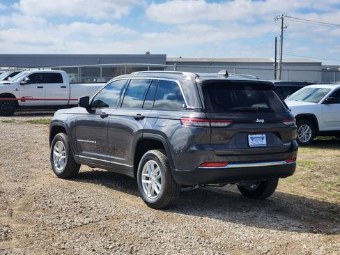 New 2026 Jeep Grand Cherokee Laredo image 3