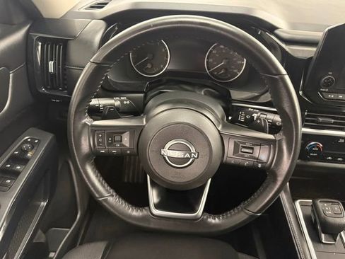 Used 2025 Nissan Pathfinder SV image 17