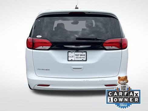 Used 2023 Chrysler Voyager LX image 4