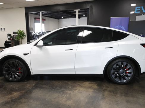 Used 2021 Tesla Model Y Performance AWD/4WD image 11