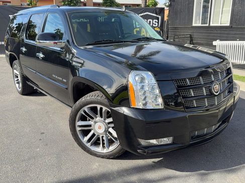 Used 2013 Cadillac Escalade ESV Premium image 2