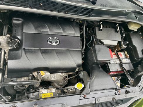 Used 2015 Toyota Sienna LE AWD/4WD image 3
