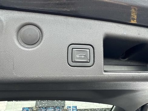 Used 2023 Chevrolet Equinox LT FWD image 19