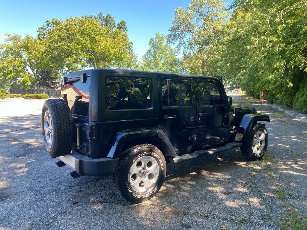 Used 2014 Jeep Wrangler Unlimited Sahara w/ Dual Top Group AWD/4WD image 5