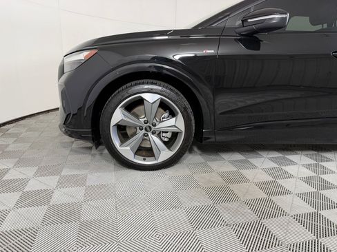 Used 2025 Audi Q4 e-tron Premium Plus image 28
