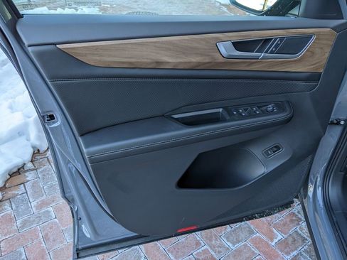 New 2026 Volkswagen Atlas SE image 9