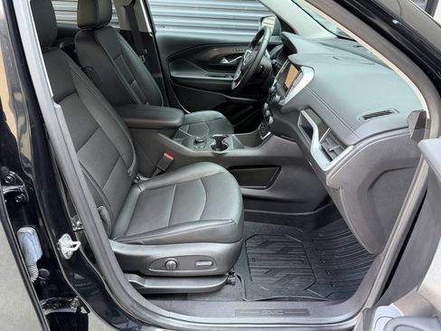Used 2024 GMC Terrain SLT w/ Infotainment Package II AWD/4WD image 19