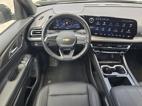 Used 2025 Chevrolet Traverse LT AWD/4WD image 15
