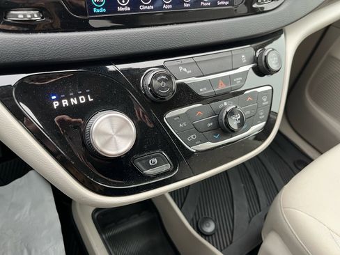 Used 2018 Chrysler Pacifica Touring Plus image 21