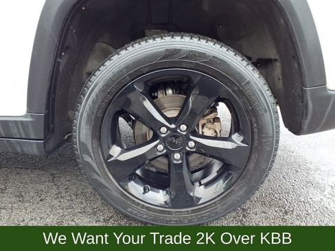 Used 2023 Jeep Grand Cherokee Limited w/ Black Appearance Package AWD/4WD image 28