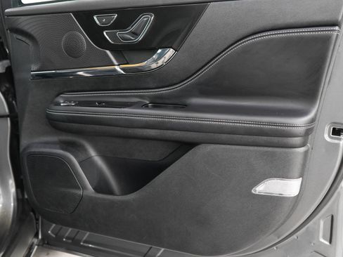 Used 2025 Lincoln Corsair AWD w/ Equipment Group 101A image 9
