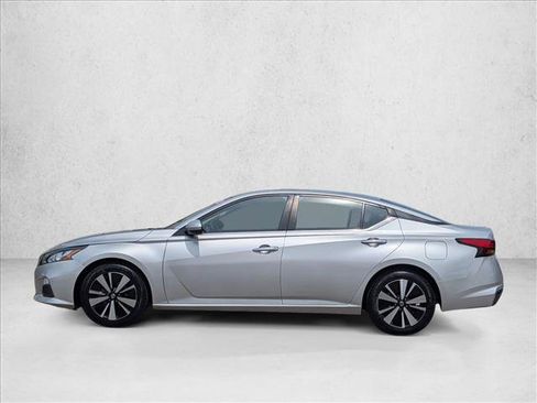 Used 2022 Nissan Altima 2.5 SV FWD image 9