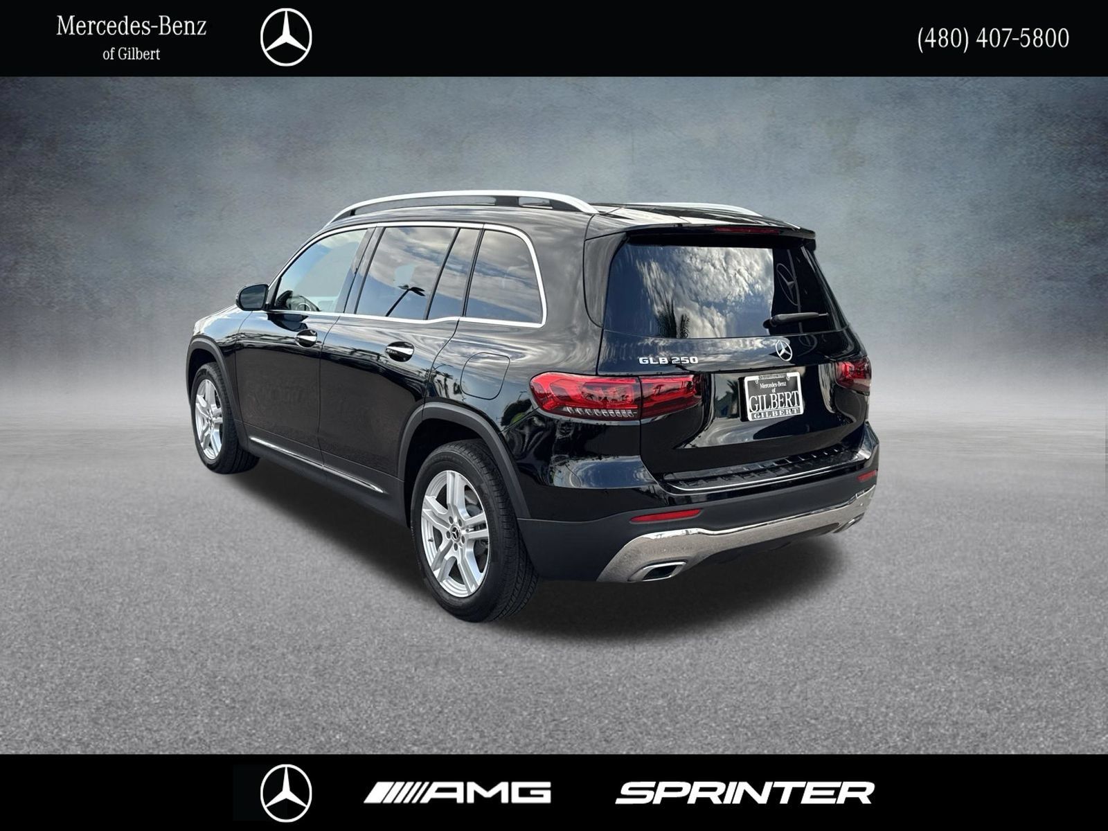 Used 2023 Mercedes-Benz GLB 250 w/ Premium Package image 3