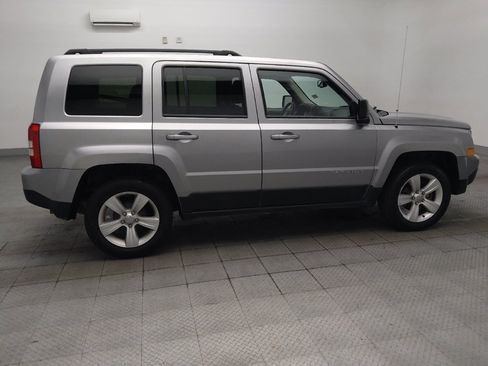 Used 2016 Jeep Patriot Latitude FWD image 10
