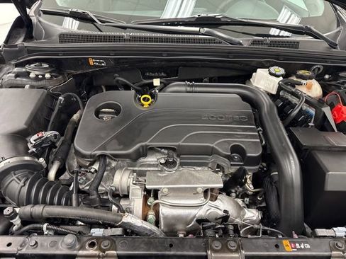 Used 2025 Chevrolet Malibu LT image 35
