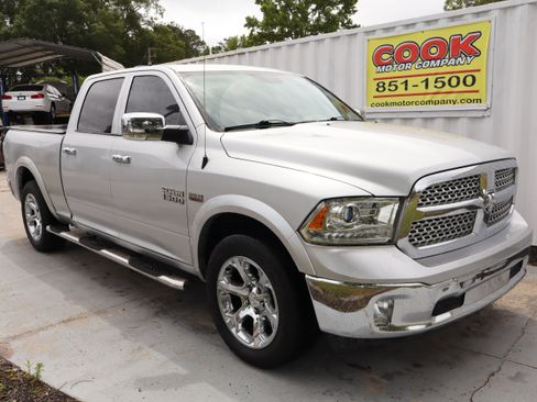 Used 2018 RAM 1500 Laramie w/ Convenience Group RWD image 5