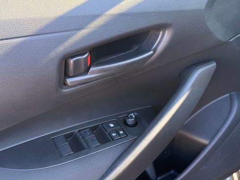 Used 2022 Toyota Corolla LE image 22
