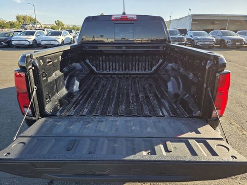 Used 2024 Chevrolet Colorado Z71 w/ Z71 Convenience Package 2 image 12