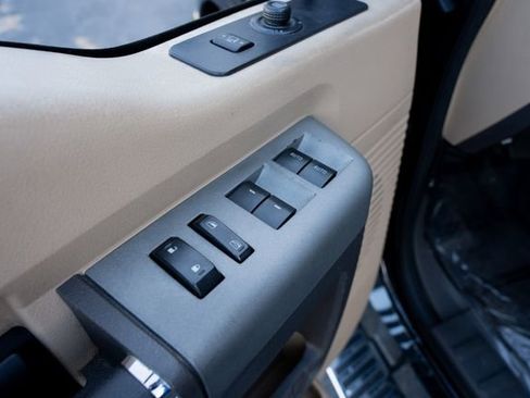 Used 2016 Ford F250 XLT w/ XLT Premium Package image 23