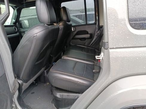 Used 2022 Jeep Wrangler Unlimited Sahara AWD/4WD image 5