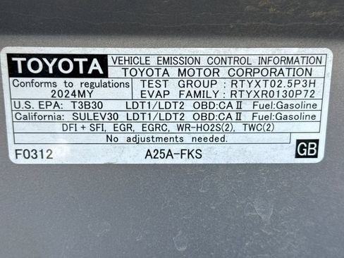 Used 2024 Toyota RAV4 XLE FWD image 40