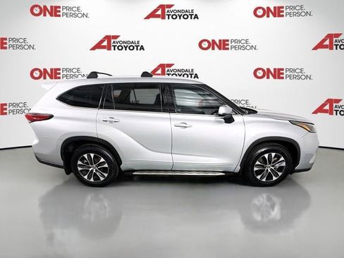 Used 2022 Toyota Highlander XLE FWD image 8