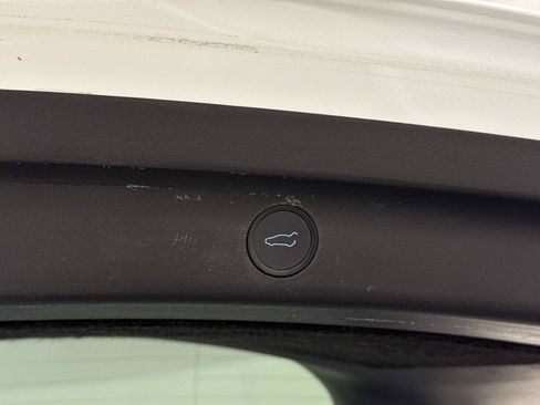 Used 2022 Tesla Model Y Performance AWD/4WD image 11