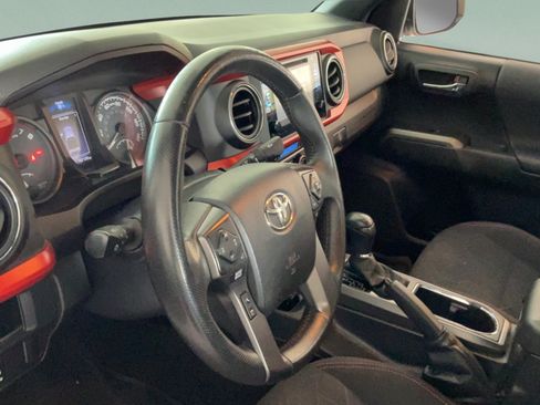 Used 2016 Toyota Tacoma TRD Sport AWD/4WD image 19