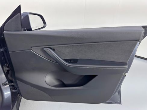 Used 2020 Tesla Model Y Long Range image 44