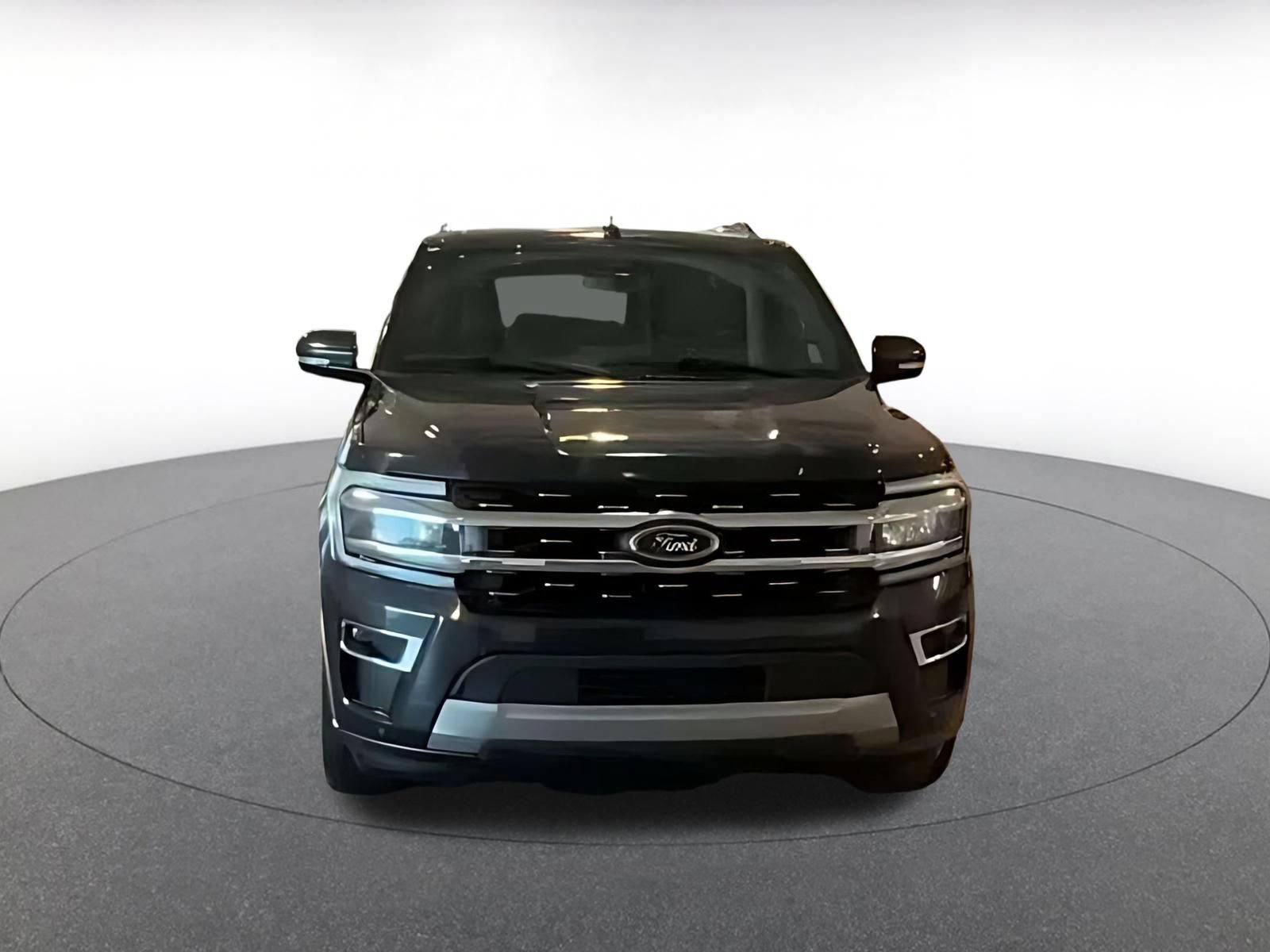 Used 2024 Ford Expedition Limited AWD/4WD image 2