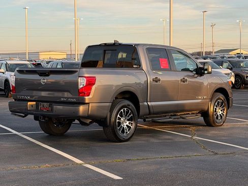Used 2024 Nissan Titan SV w/ SV Convenience Package image 6