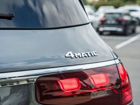 Used 2025 Mercedes-Benz GLS 450 4MATIC image 8